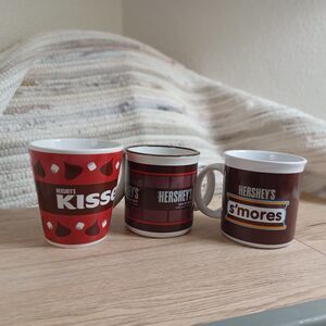 3 Hershey's Chocolate Mugs Collectible Mugs ( Read Description)